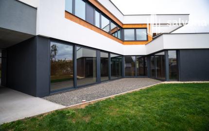 Reprezentatívny komerčný objekt pre firmu či ambulanciu