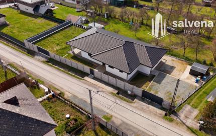 ÚŽASNÝ 4-IZBOVÝ BUNGALOV,  KTORÝ MÁ VŠETKO, ČO  HĽADÁTE