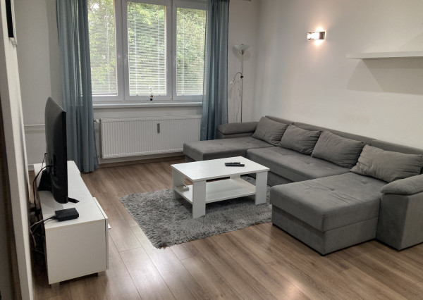 Zrekonštruovaný 2-izbový byt na prenájom v tichej lokalite