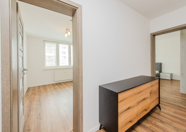 PRENAJATÉ Zariadený 3-izbový byt s loggiou – , Sídlisko II