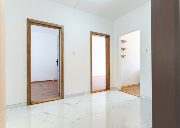 PRENAJATÉ Zariadený 3-izbový byt s loggiou – Sabinov