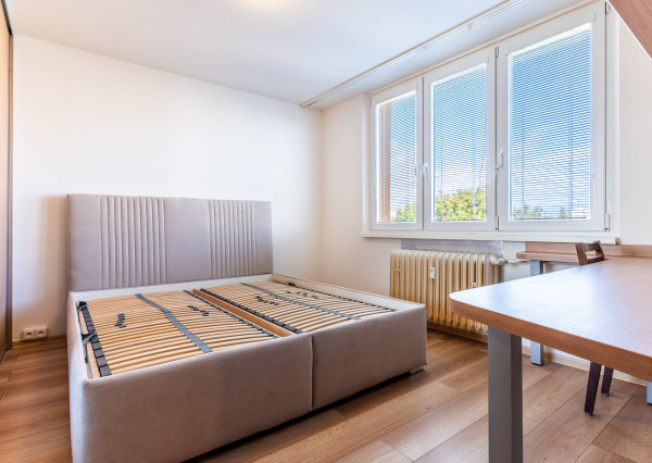 PRENAJATÉ Zariadený 2-izbový byt s lodžiou – Sídlisko II