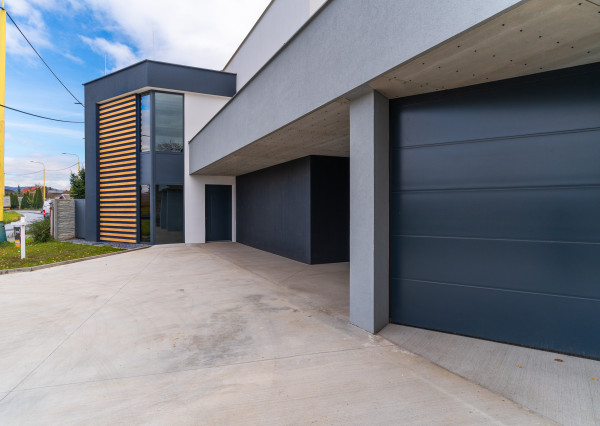 Reprezentatívny komerčný objekt pre firmu či ambulanciu