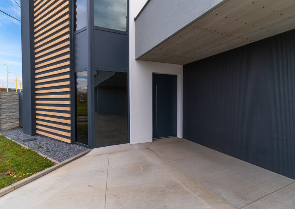 Reprezentatívny komerčný objekt pre firmu či ambulanciu