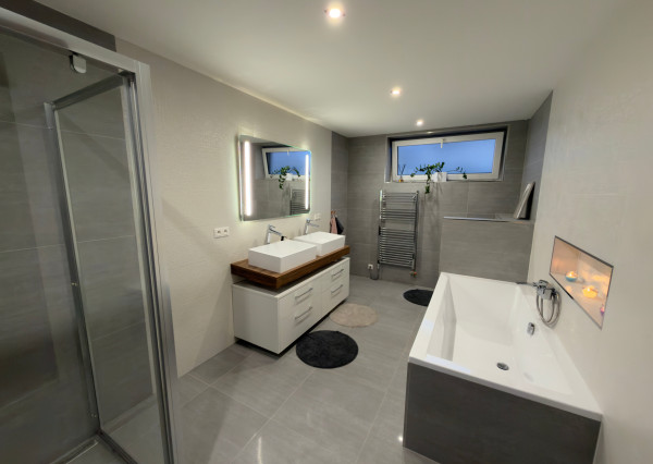 ÚŽASNÝ 4-IZBOVÝ BUNGALOV,  KTORÝ MÁ VŠETKO, ČO  HĽADÁTE