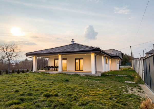 ÚŽASNÝ 4-IZBOVÝ BUNGALOV,  KTORÝ MÁ VŠETKO, ČO  HĽADÁTE