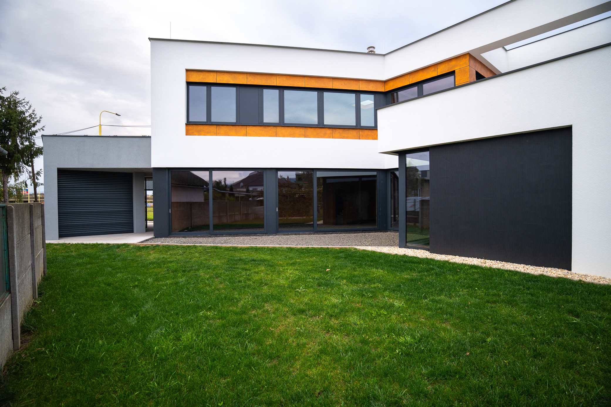 Reprezentatívny komerčný objekt pre firmu či ambulanciu