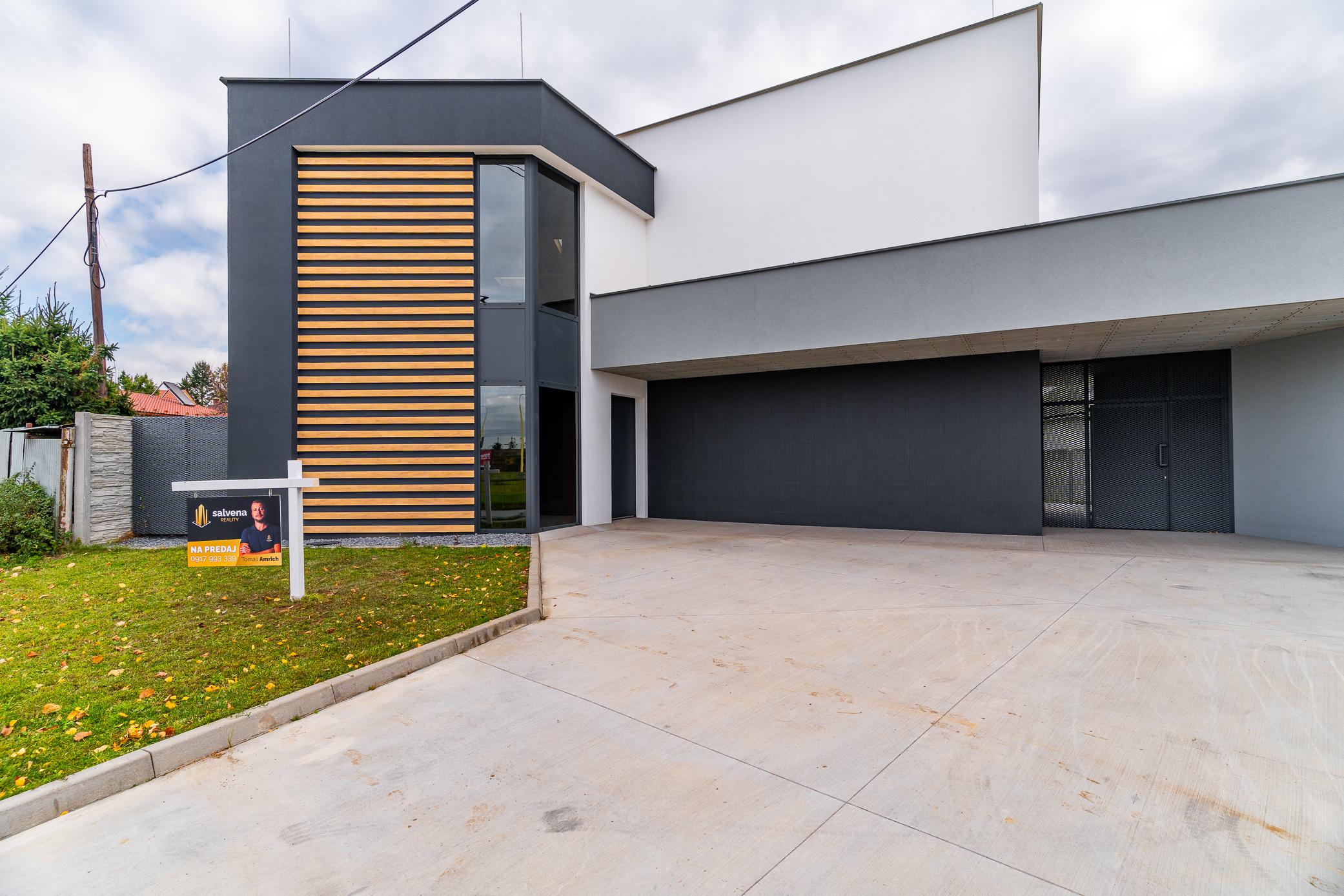 Reprezentatívny komerčný objekt pre firmu či ambulanciu